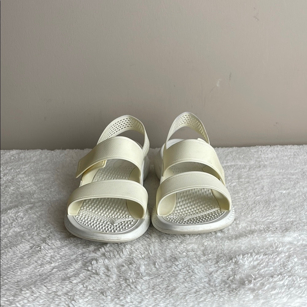 CROCS Literide 360 Off White  Strappy Women's 9 Beach Open Comfortable Sandals